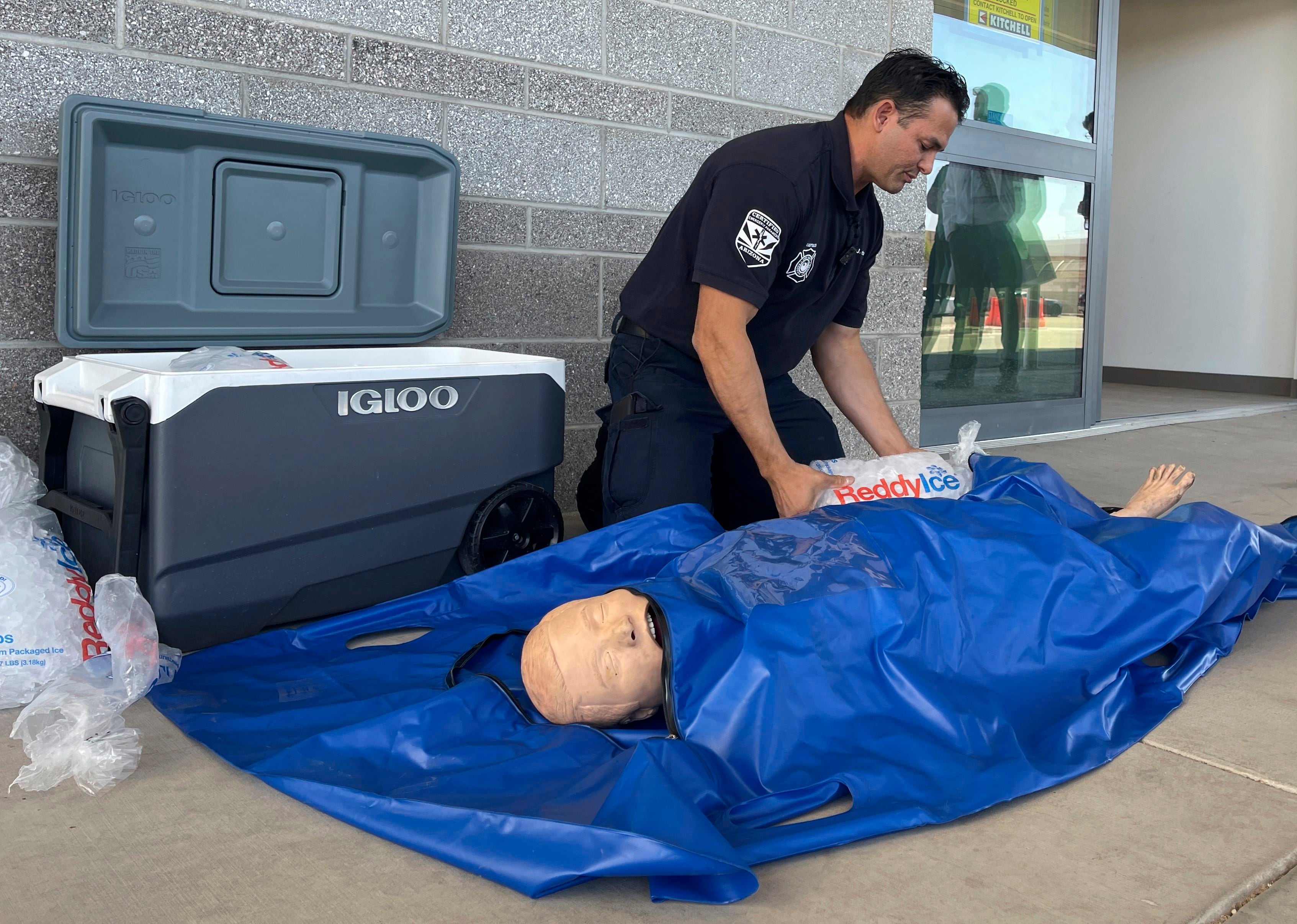 Phoenix using ice immersion to treat heatstroke victims as Southwest bakes  in triple digits - OPB