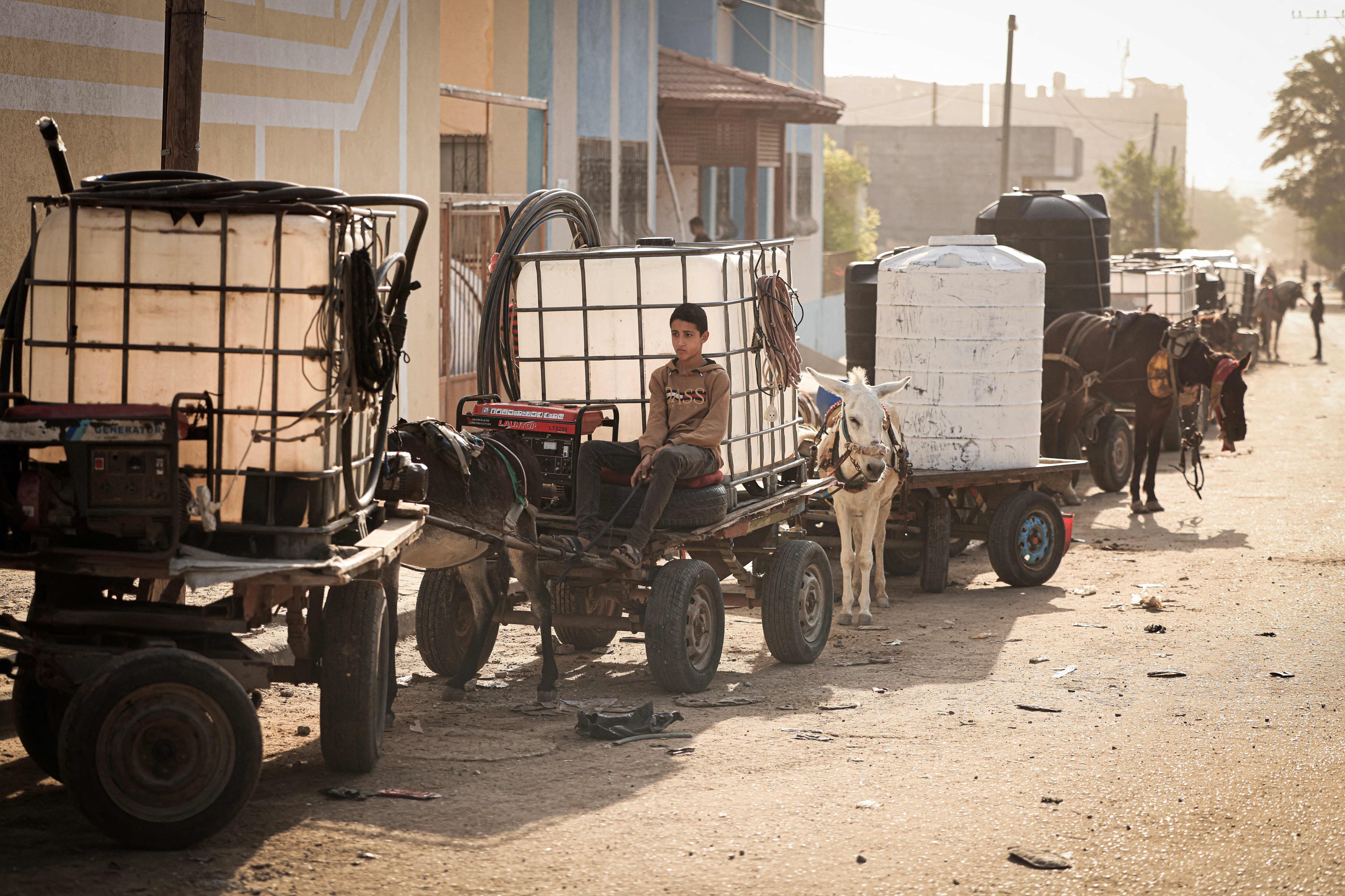 Palestinians break into Gaza UN aid warehouses as toll tops 8,000, Israel-Palestine conflict News